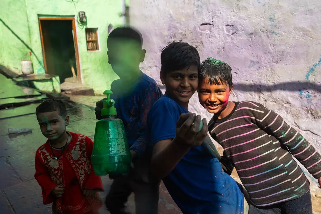 Pshiiit ! Nandgaon, India.