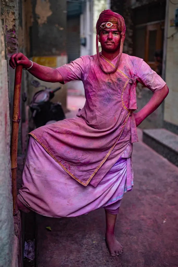 Sous les couleurs sacrées, Nandgaon, India.