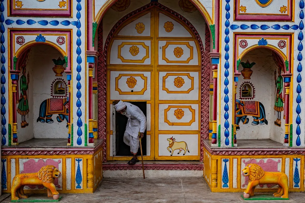 Sortir par la petite porte, Mathura, India.