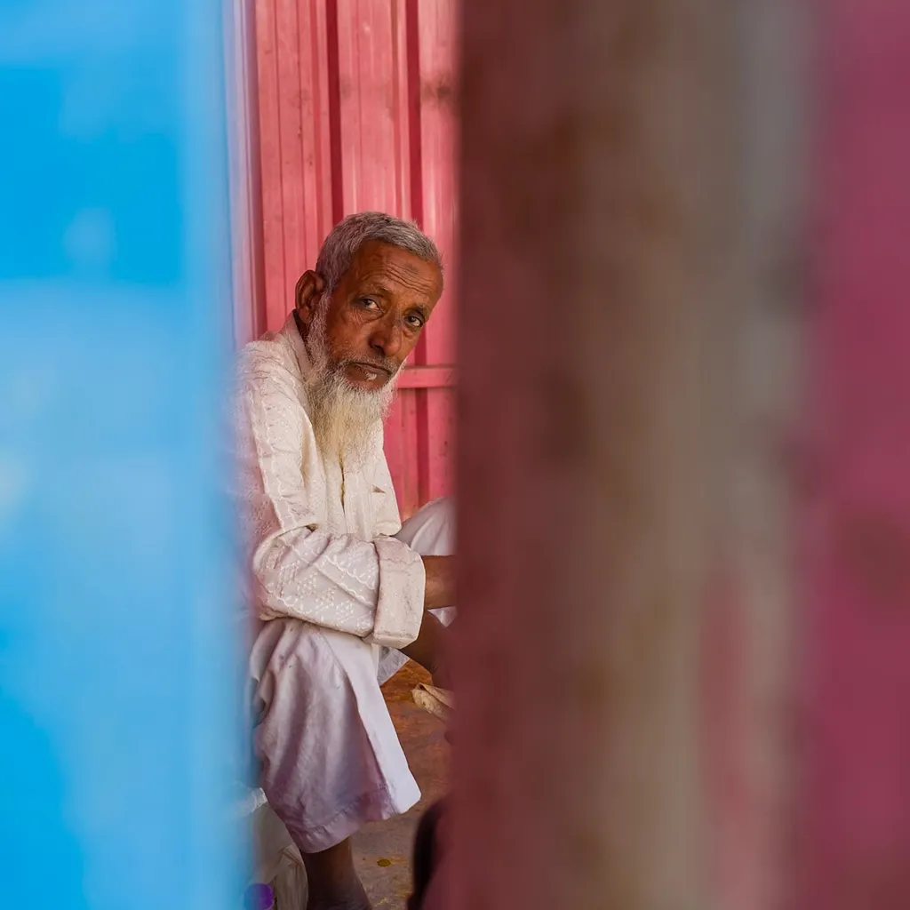 Entre deux tôles, Agra, India.