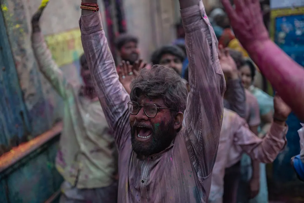 Radé Radé ! Happy Holi ! Nandgaon, India.
