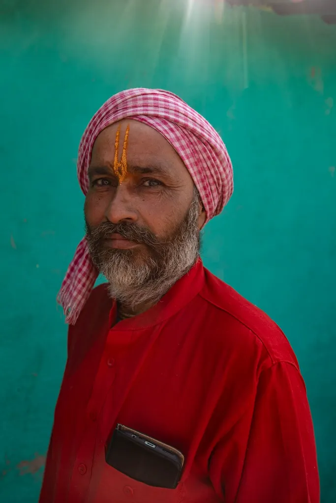 Dieu, Moi et mon Téléphone, Nandgaon, India.
