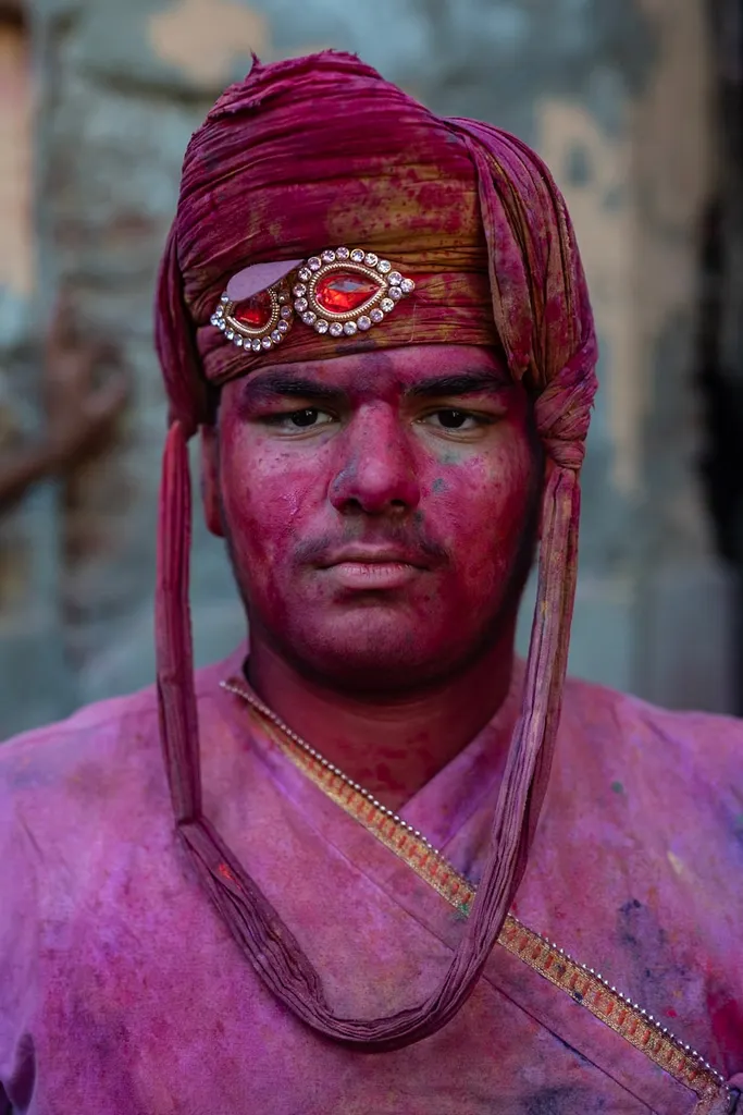Sous les couleurs sacrées, portrait, Nandgaon, India.