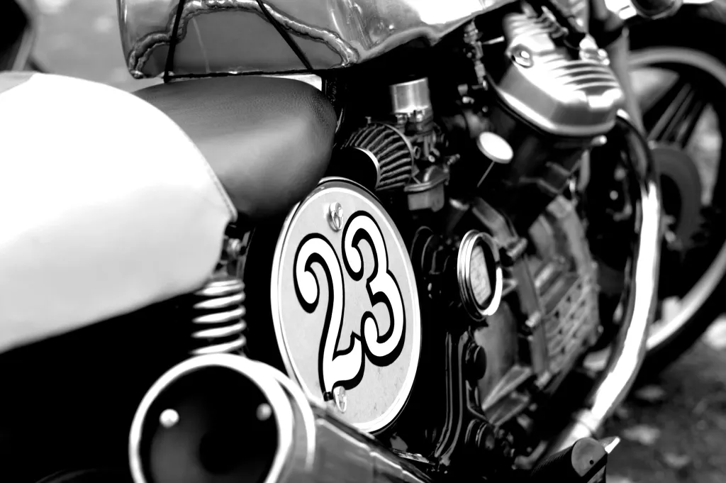 Motos