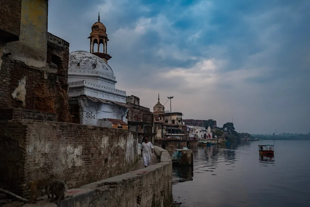 Sur les berges, Yamuna River, India.