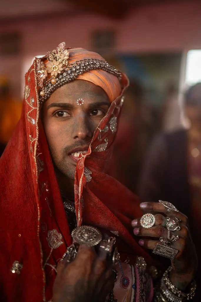 Parure de Holi, Nandgaon, India.